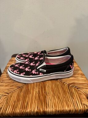 Vans women’s Classic Slip-On in Black with Pink Flamingo Print size 7.5